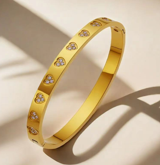 Diamond Heart Titanium Bracelet – Elegant Statement Jewelry