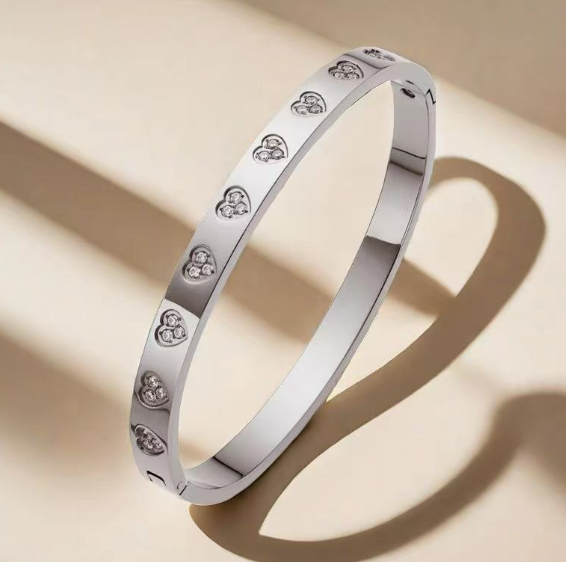 Diamond Heart Titanium Bracelet – Elegant Statement Jewelry