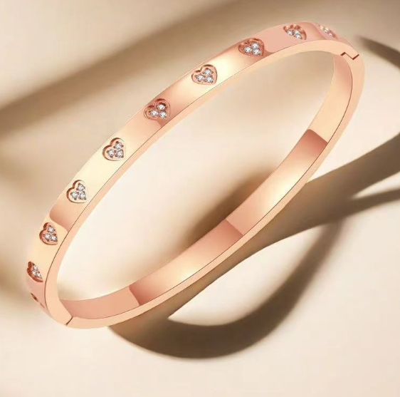 Diamond Heart Titanium Bracelet – Elegant Statement Jewelry